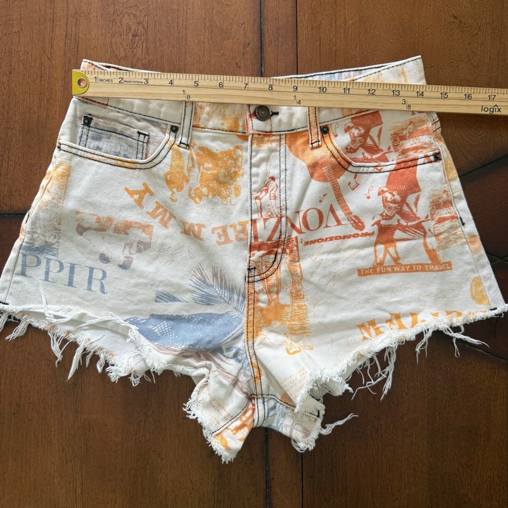 BDG Urban Outfitters Pitched Waist Graphic Print Denim Shorts White Orange Sz 29 - Picture 6 of 9